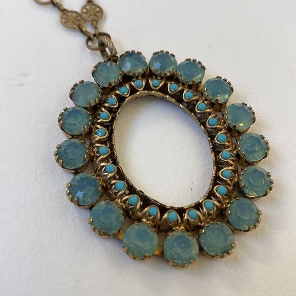 Vintage Inspired Necklace With Blue Stone Pendant - Picture 4 of 8